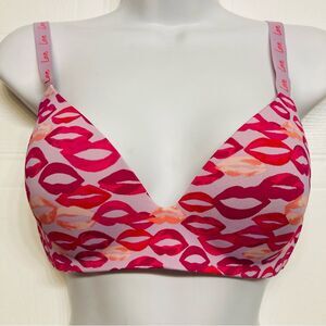 Victoria's Secret T-Shirt Lightly Lined Wireless Bra 34C Pink Lips Love Straps
